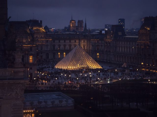 Organisez un enterrement de vie de garçon inoubliable à Paris en 2026
