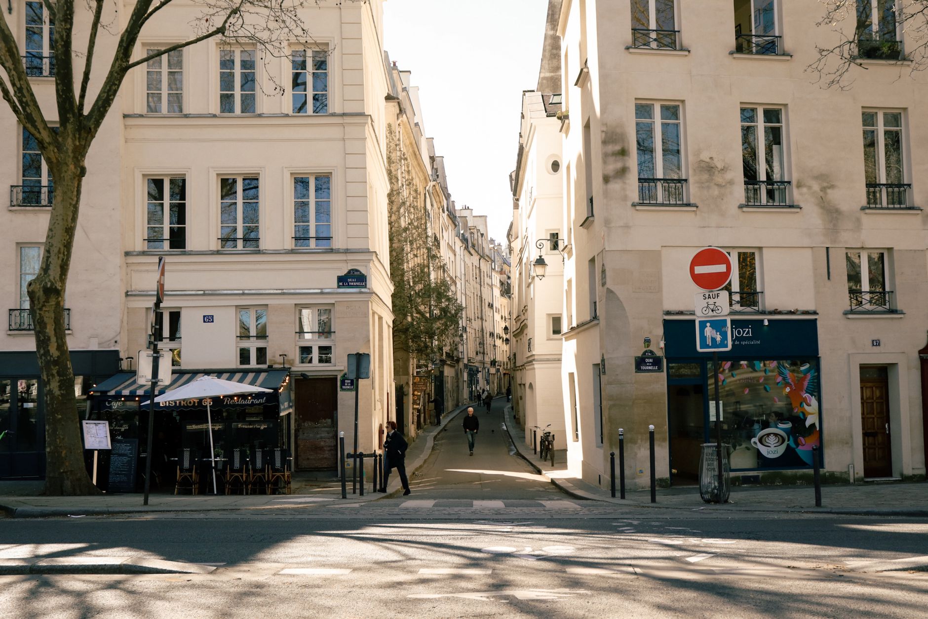 Airbnb ou Booking pour un hébergement insolite près de Paris
